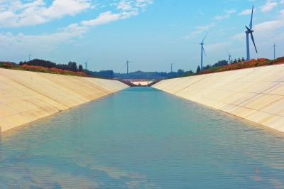 圖為已經(jīng)竣工的南水北調(diào)中線工程方城段。