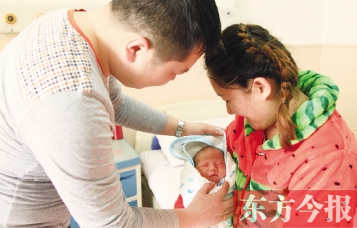 鄭州一對(duì)年輕夫妻迎來新生命 鄭州一對(duì)年輕夫妻迎來新生命