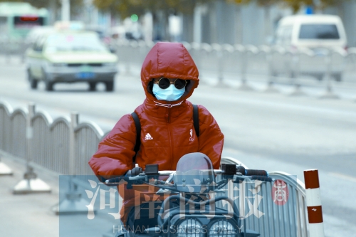 全副武裝，抵抗寒風(fēng)