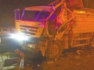 闖紅燈撞兩車渣土車司機(jī)當(dāng)場死亡