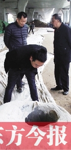 出事后，窨井僅被蓋上了一層布