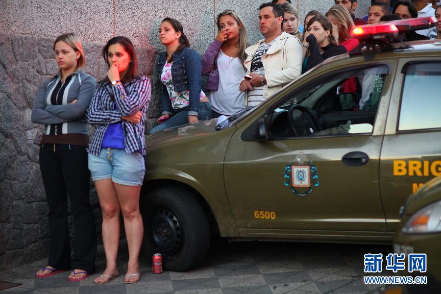 巴西一夜總會(huì)起火致90人死亡 巴西一夜總會(huì)起火致90人死亡