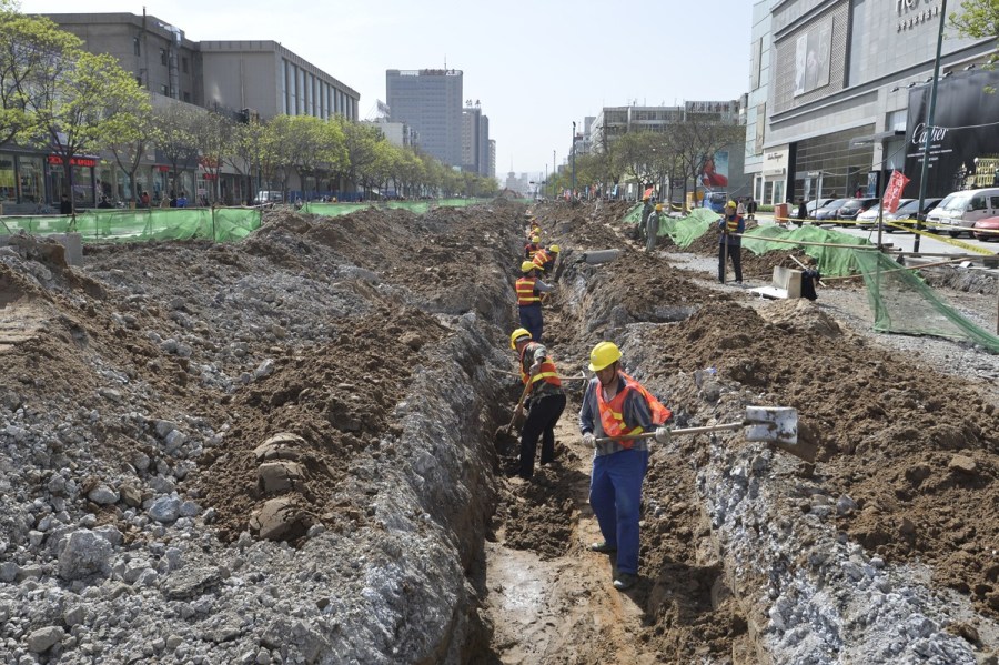 4月23日，太原，施工中的府西街。