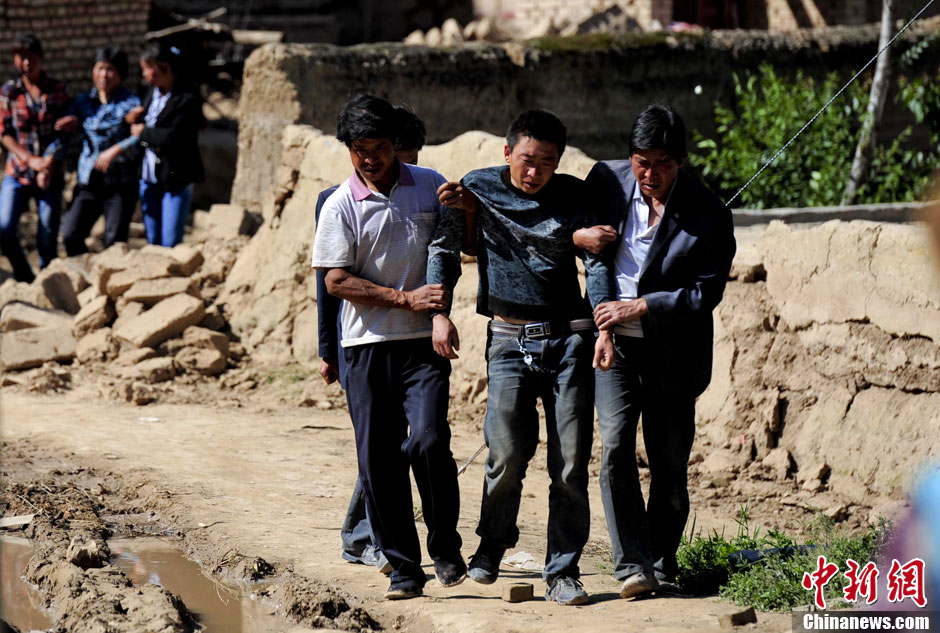 甘肅定西地震:岷縣永光村救援現(xiàn)場(chǎng)直擊 甘肅定西地震:岷縣永光村救援現(xiàn)場(chǎng)直擊