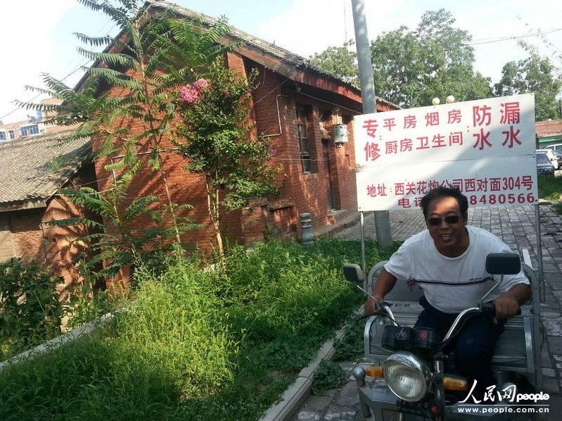 圖為縣委大院依然沒有配備專職保安，群眾可以隨意進入。圖片來源：人民網(wǎng)