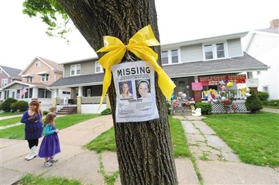 7日，當(dāng)?shù)貙ふ胰⒌膯⑹逻€在原處。