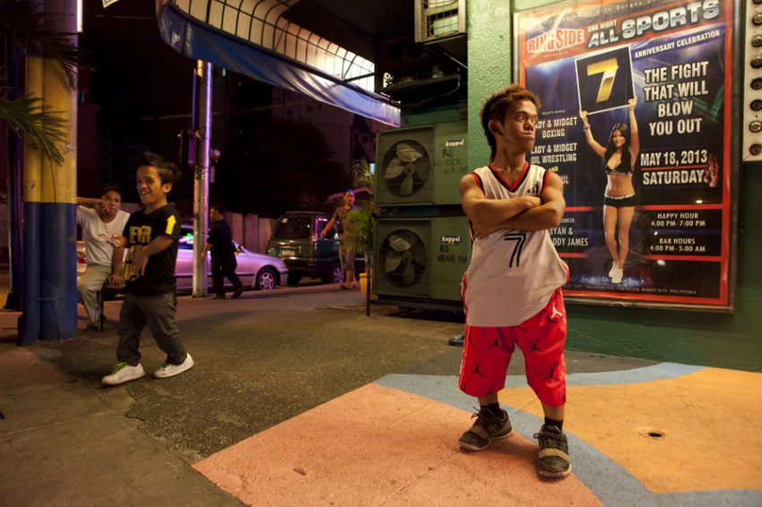 侏儒癥患者的艱辛生活. 侏儒癥患者的艱辛生活.