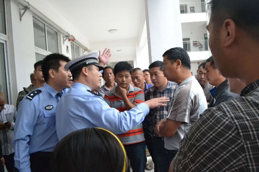 700余學(xué)生被趕出教室 700余學(xué)生被趕出教室