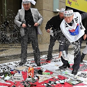 韓愛(ài)國(guó)團(tuán)體銷(xiāo)毀日貨