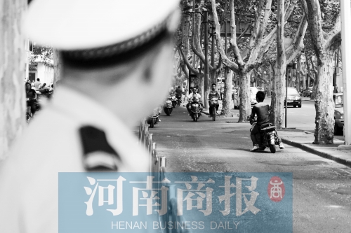 有警察，趕緊掉頭！