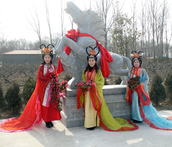 春滿商都逛廟會(huì) 龍馬精神過大年 春滿商都逛廟會(huì) 龍馬精神過大年