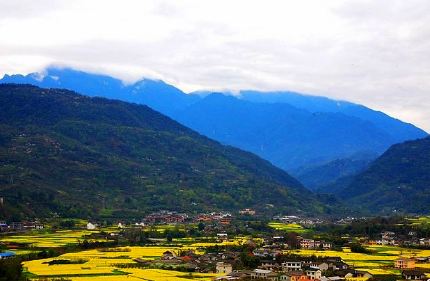 麻辣冬日二三五，芳菲三月看峨眉