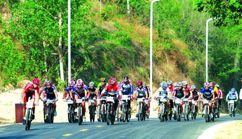 　　圖為參賽選手賽場(chǎng)英姿　　孫猛 攝