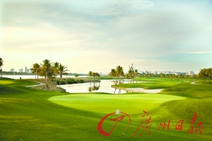 　　球場(chǎng)黃昏景色迷人?！　? complete=