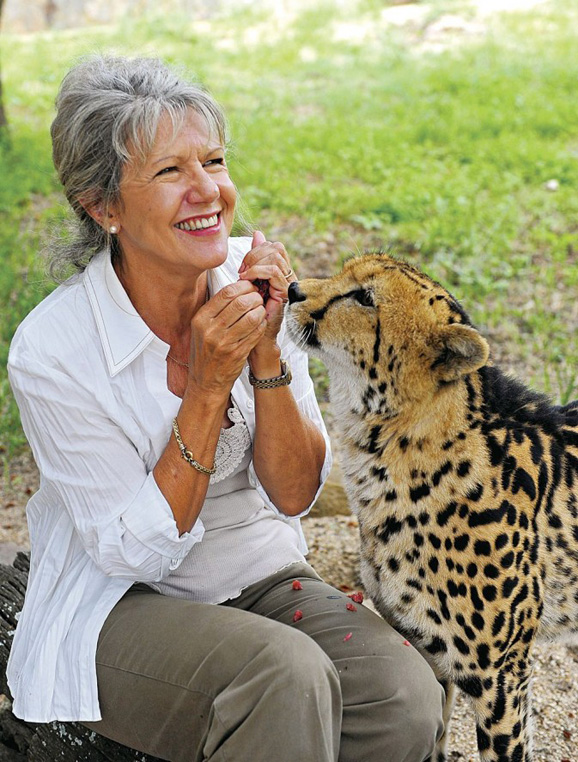 　　自然保護(hù)區(qū)、瀕危動(dòng)物 中心、奢華營地酒店,無一不是Lente女士熱愛動(dòng)物和大自然的杰作