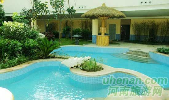 深秋去堯山賞紅葉、泡溫泉、拜大佛