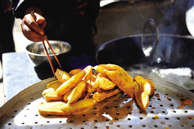 陜北特色小吃黃炸糕。