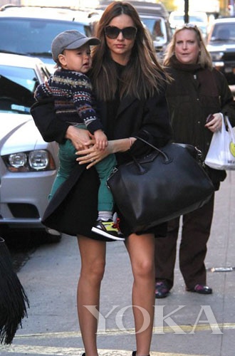 米蘭達(dá)榮升超級辣媽 米蘭達(dá)榮升超級辣媽