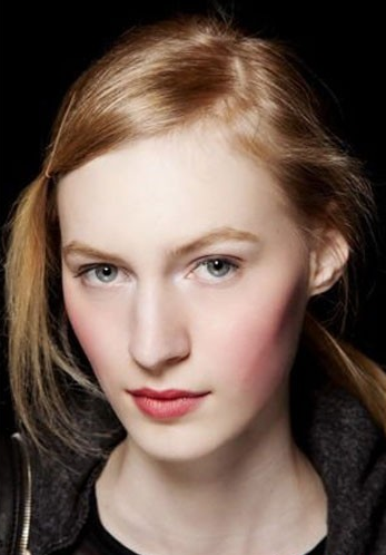 色彩+刷法 心機(jī)腮紅提升超萌系數(shù) 色彩+刷法 心機(jī)腮紅提升超萌系數(shù)