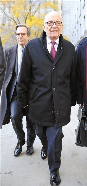 鄧文迪黑臉走出法庭 鄧文迪黑臉走出法庭