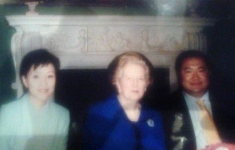 楊瀾丈夫公布與撒切爾夫人合影。 楊瀾丈夫公布與撒切爾夫人合影。