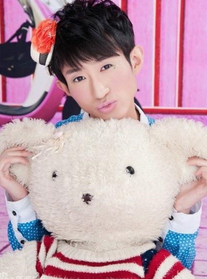 “粉紅哥”畢然寫真。