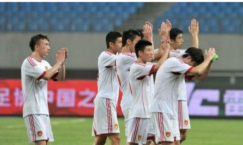 國足1：5恥敗泰國隊。