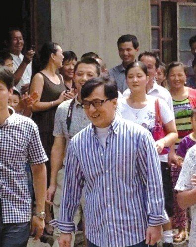 成龍在蕪湖認(rèn)祖歸宗。