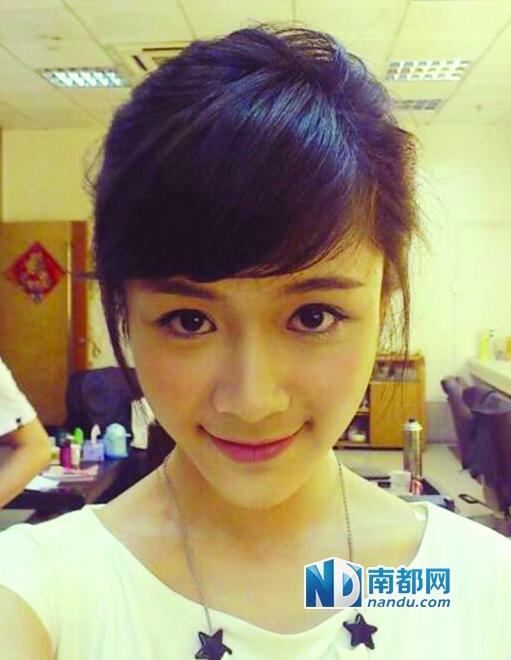 走紅網(wǎng)絡(luò)后私房照流出。