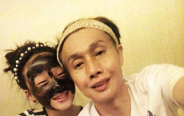 據(jù)悉，2011年，鄧建國在廣州舉行婚禮迎娶90后“干女兒”黃梓琪。