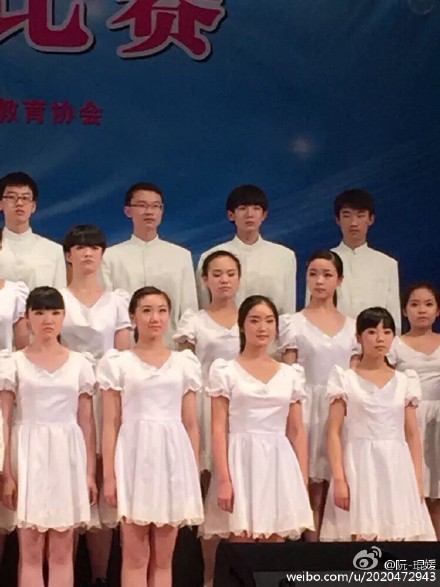 TFboys王源聲樂(lè)比賽 神情投入好專(zhuān)業(yè)