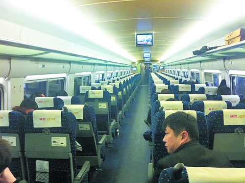 　春運(yùn)頭兩天，部分高鐵上座率并不高。