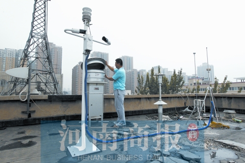 鄭州灰霾監(jiān)測站正在調(diào)試，預(yù)計9月將正式投入使用 記者 鄧萬里/攝