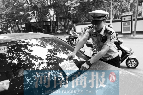 有了這張挪車卡，不會(huì)泄露隱私，別人又能方便地聯(lián)系上自己記者 邱曉峰/攝