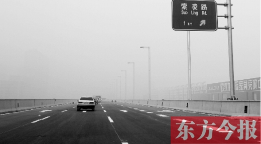 昨天上午，東方今報記者跟隨鄭州市交巡警部門，提前探路已具備通車條件的鄭州市三環(huán)快速路