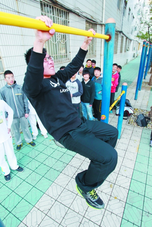 對于對外開放體育設施的學校，市民滿懷期待。