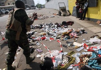 　當(dāng)?shù)貢r(shí)間2013年1月1日，科特迪瓦阿比讓市舉行慶祝新年的煙火表演時(shí)發(fā)生了嚴(yán)重的踩踏事故，造成至少