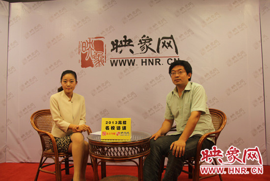 　6月23日，清華大學(xué)河南招生組組長謝旭東做客映象網(wǎng)“2013高招名校訪談”節(jié)目