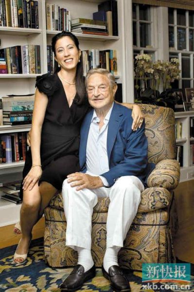 索羅斯及其未婚妻多美子。