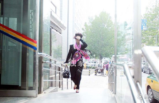 2013年7月22日，李某輪奸案庭前會議在海淀某法庭舉行，現(xiàn)場有大批媒體等候。