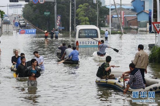 臺風(fēng)“菲特”造成浙江余姚市城區(qū)大面積被淹，城市交通基本癱瘓，部分區(qū)域停電停水。