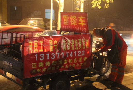 鄭州繁華的夜晚很美，但孫德坤卻無暇享受