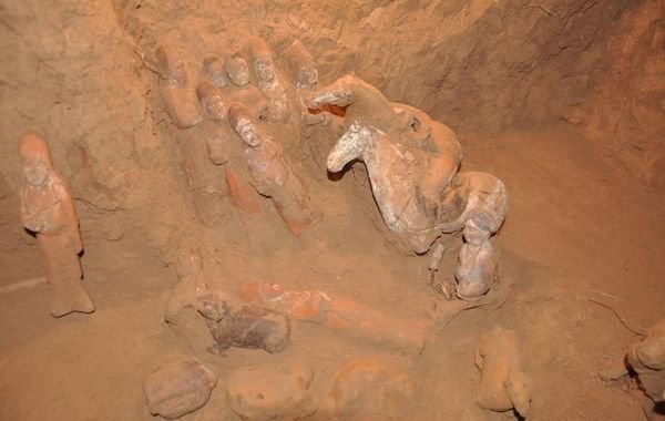 陜西省文物局對(duì)外公布了日前發(fā)掘的唐代女官上官婉兒墓葬的照片。