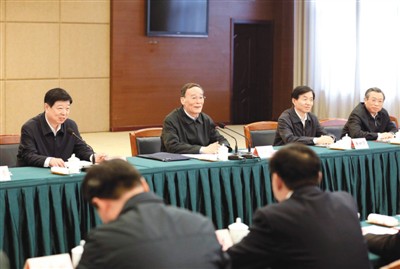 3月25日，王岐山在山東省臨沂市蒙陰縣主持召開蒙陰縣委常委擴(kuò)大會(huì)議。