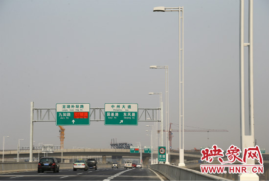 市民可通過北三環(huán)快速路高架橋直達東區(qū)。