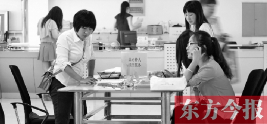 　　行政審批“瘦身”，不僅提高了行政效率，節(jié)約了行政資源，而且最大限度地方便了群眾