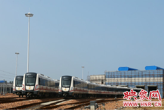 選擇地鐵出行，已經(jīng)是不少鄭州市民的首選