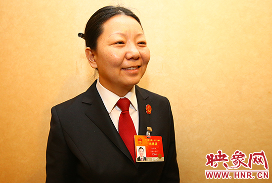 全國人大代表、河南省寶豐縣人民法院副院長、鬧店鎮(zhèn)法庭庭長朱正栩