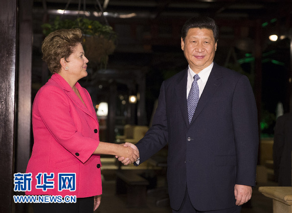 3月27日，國(guó)家主席習(xí)近平在南非德班會(huì)見(jiàn)巴西總統(tǒng)羅塞夫。新華社記者 蘭紅光 攝