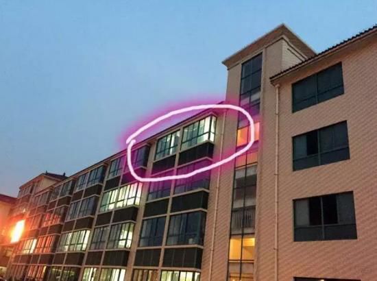 就在這間教室，吳老師在監(jiān)考中過世。